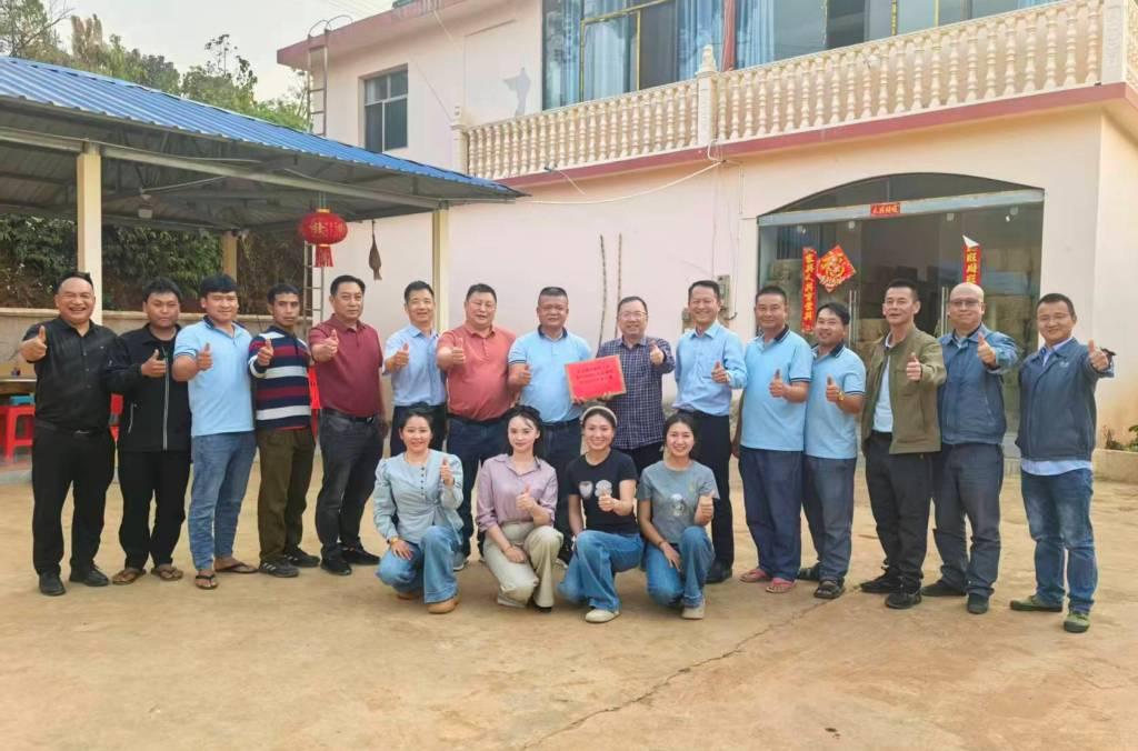 集体合影.jpg 集体合影.jpg